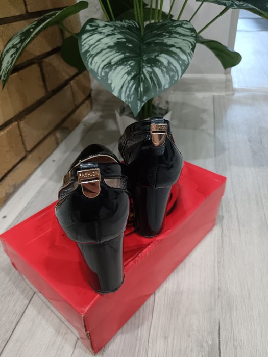 Продам туфли 38 размер.