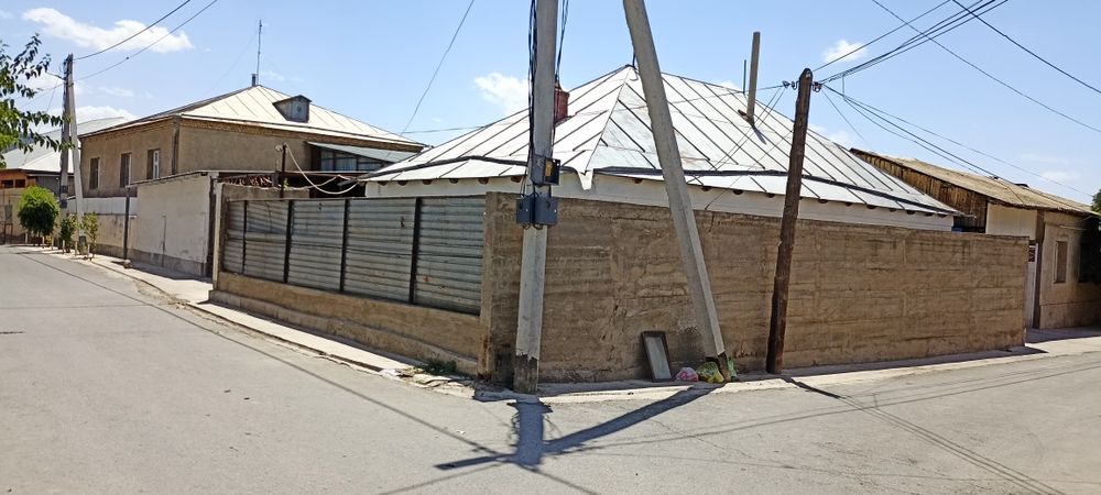 Продается  2 дома на одном участке, угловой