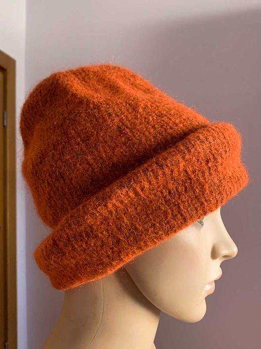 Зимнa шапкa естественa, топлa материя (вълна, кид мохер)