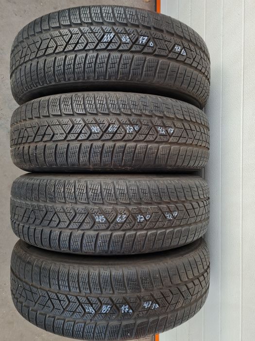 Зимни гуми 4 броя PIRELLIScorpion 215 65 R17 дот 4217