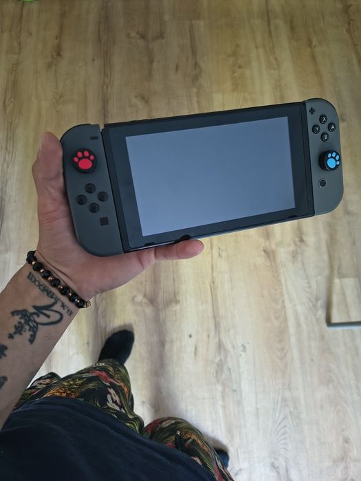 Se vinde Nintendo switch