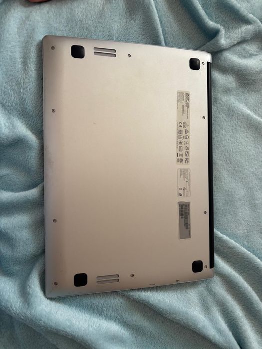 Vând laptop accer