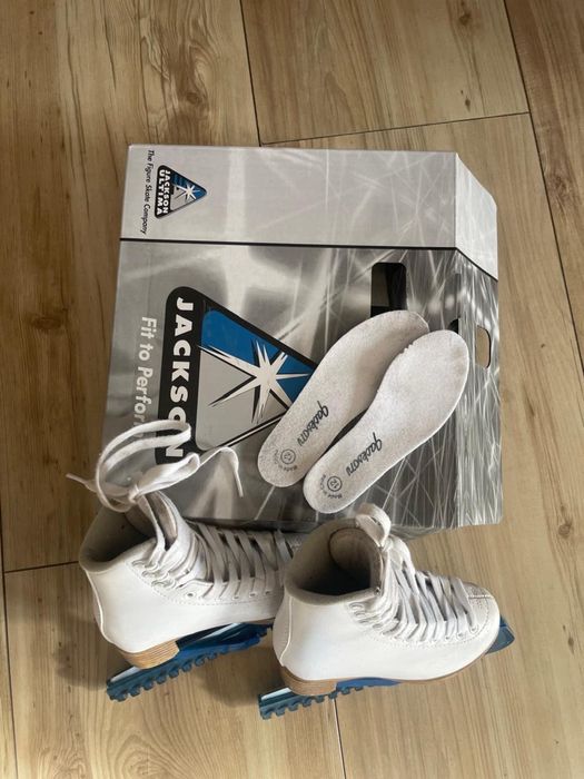 Фигурные коньки для девочки