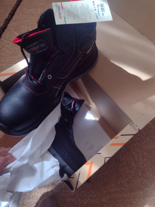 Bocanci piele naturala cu bombeu metalic