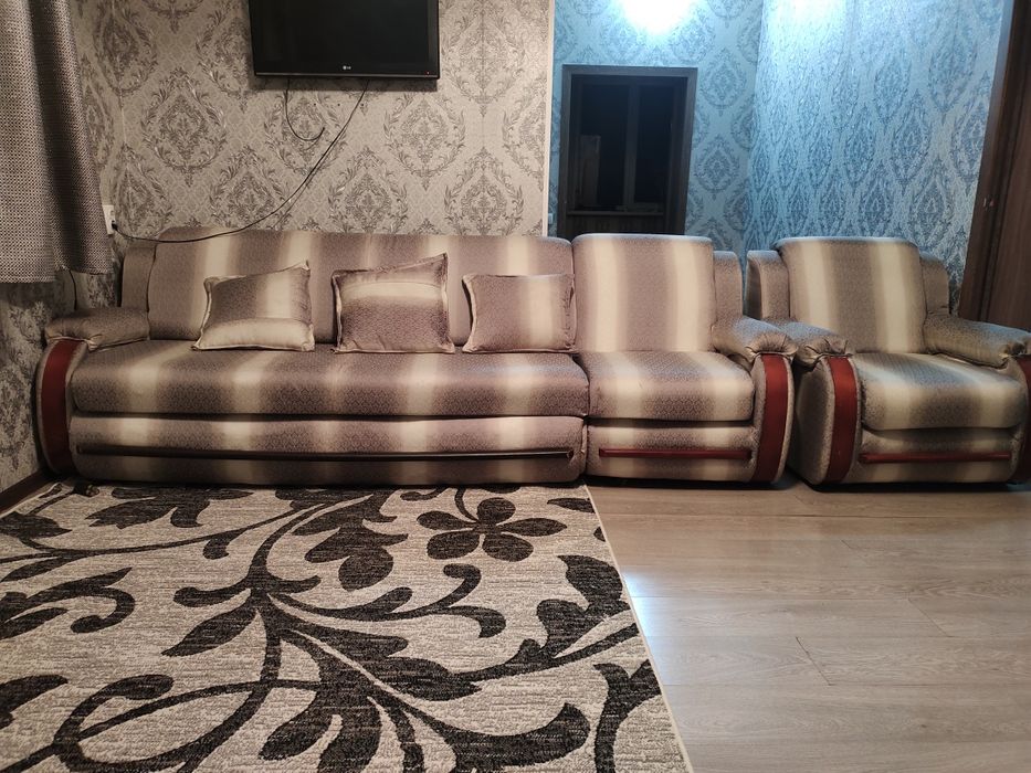 Продаю Диван с креслома