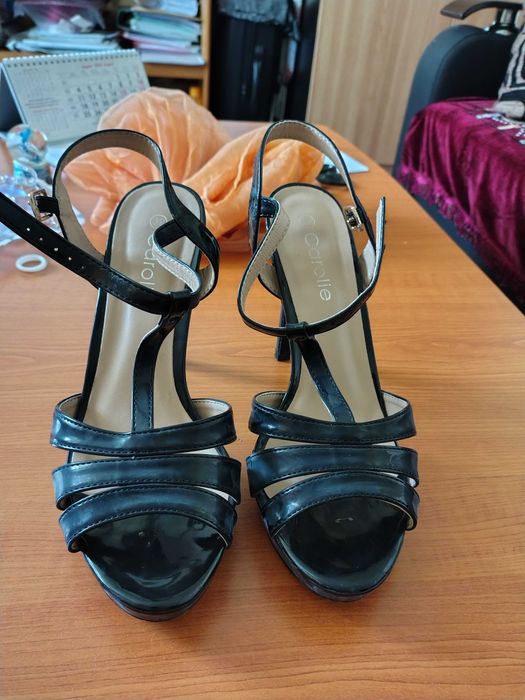 Sandale negre cu toc