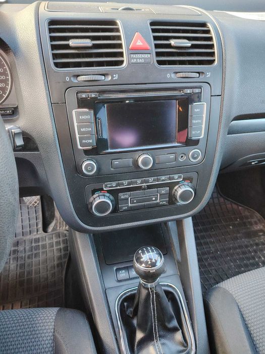VOLKSWAGEN Jetta 2010 — imagine 3