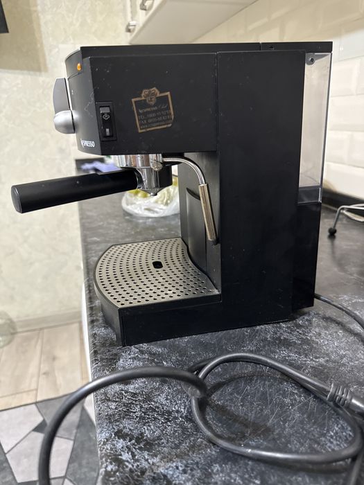 Продам кофе машину капсульную