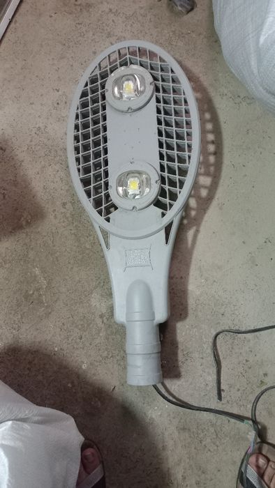 продается прожектор лед 100 ват