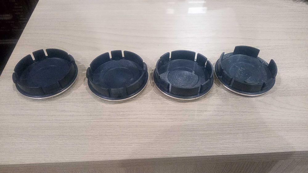 Продам колесные колпачки Ford