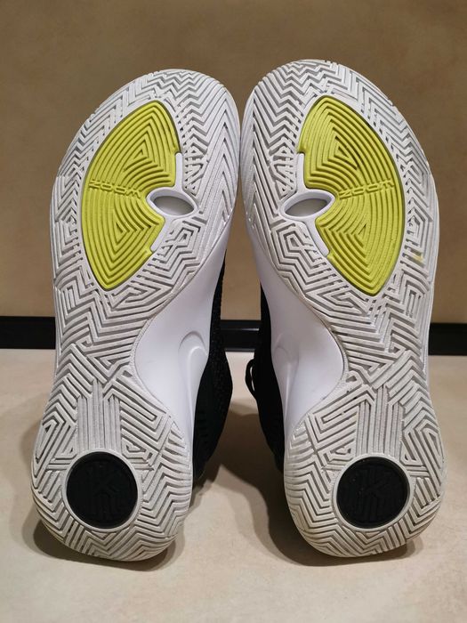 Nike Kyrie Flytrap IIBlack White.