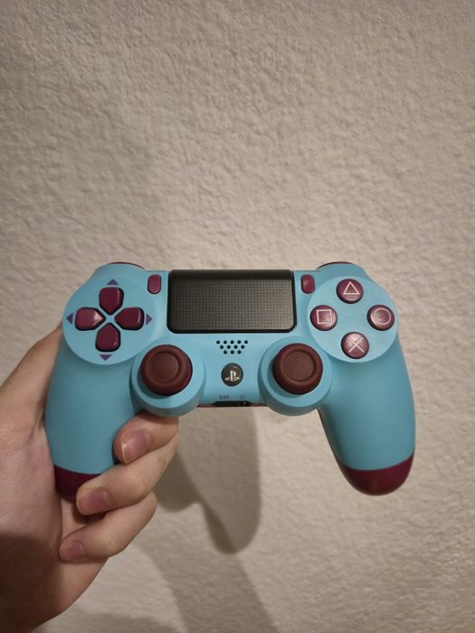 Controller Sony Ediție limitată Berry Blue v2 pentru PlayStation 4 (Ca nou)
