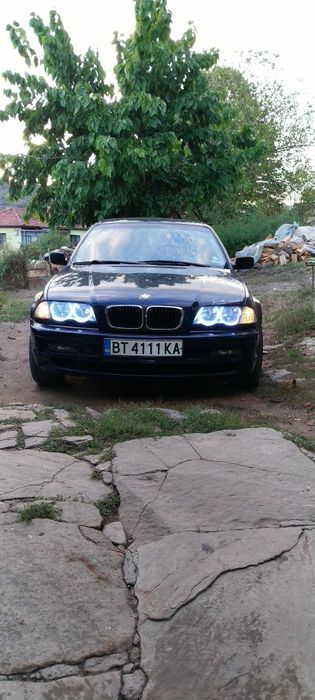 Продавам BMW320i
