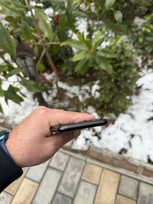 Iphone xr ayfon xr 64gb qora sotiladi tel ideal aybi yo face ishlidi