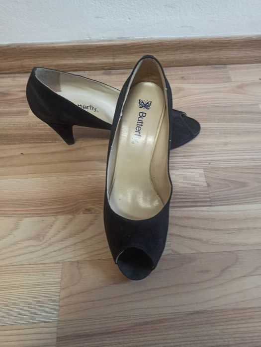 Елегантни дамски обувки, номер 40