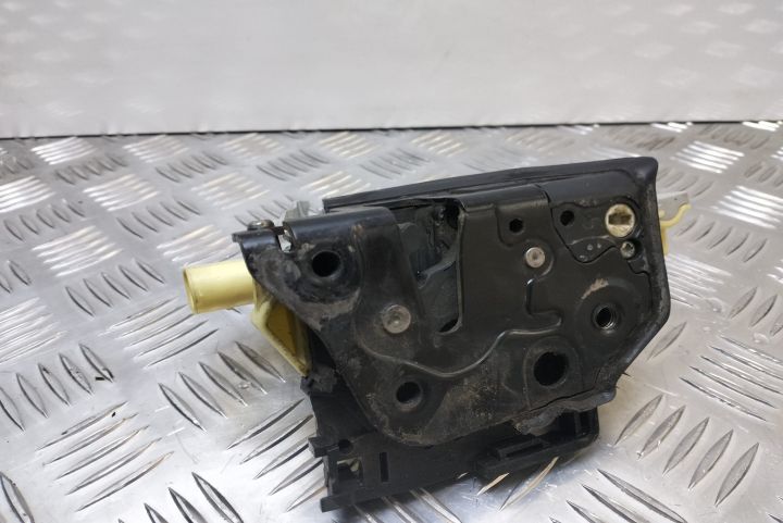 Broasca usa  dreapta fata  3C1837016A Volkswagen VW Passat B6