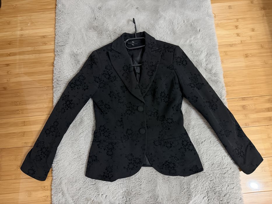 Sacou negru cu model cu floricele