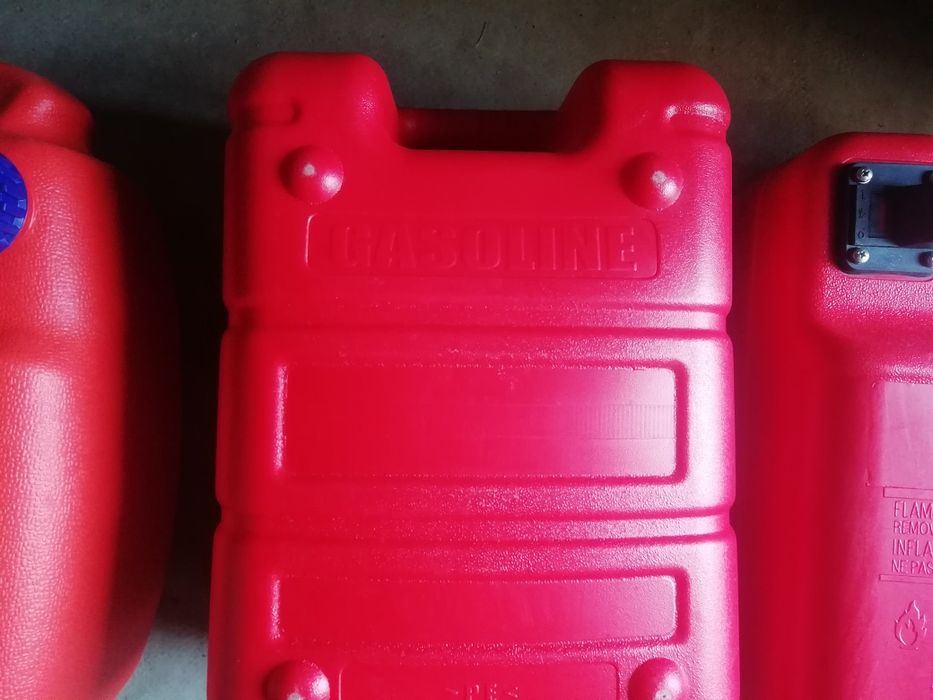 Резервоар за извън бордов двигател  комплект с щуцери и маркуч