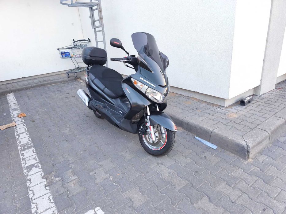Vând Suzuki Burgman 125 (UH 125) - An 2009 - Stare foarte bună de funcţionare