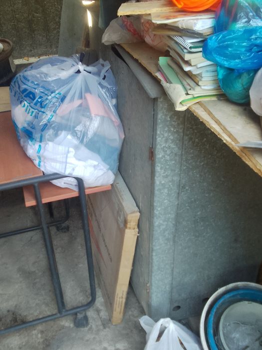 Продам полки, столы, шкафы, бочки , гипсокартон, кафель..