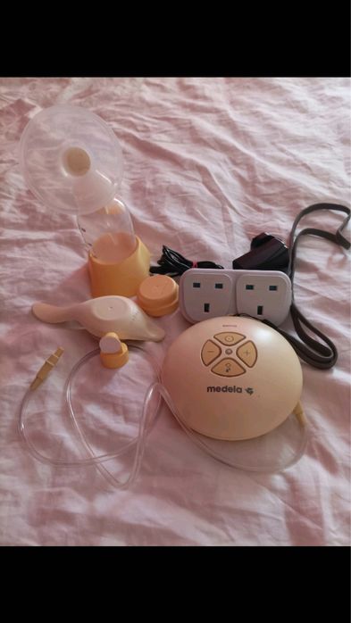 Vand mobilier copil (fetiță) si pompă pentru sân.