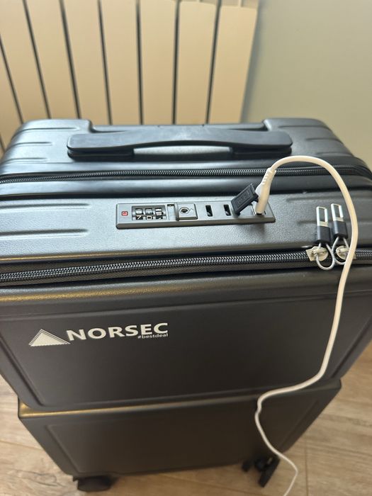 Чемодан новый!!!