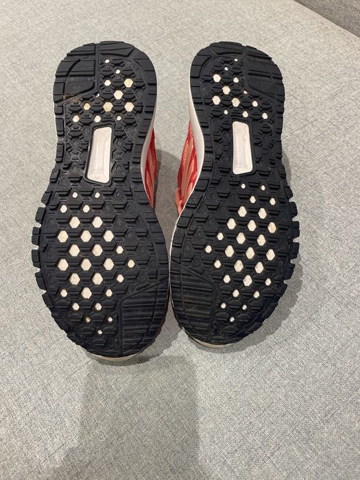 Дамски детски маратонки адидас.