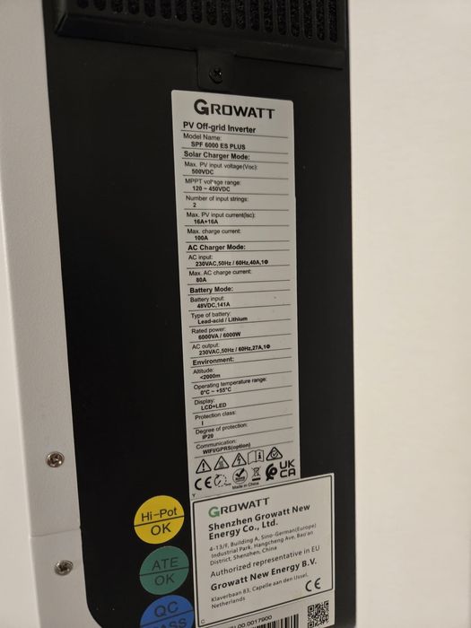 Vand invertor marca growatt de 6 kw cu doi acumulatori