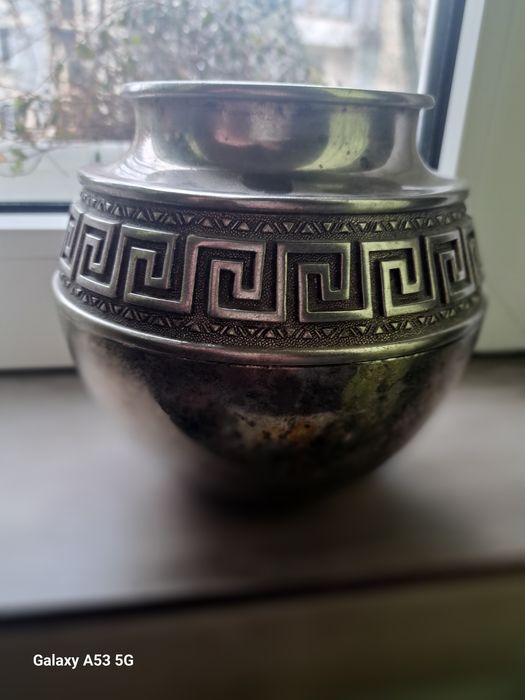 Vas metalic cu model grecesc, 15 cm