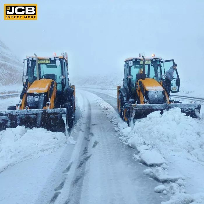 Buldoexcavator inchiriere