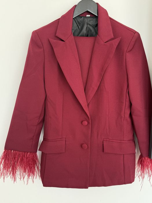 Бордо костюм с пера