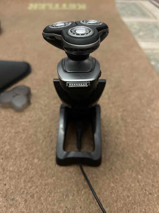 Электрическая бритва Philips