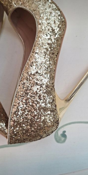 Pantofi aurii superbi