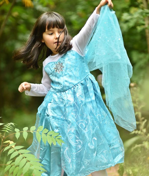 Rochie rochita NOUA printesa Elsa Frozen cu trena