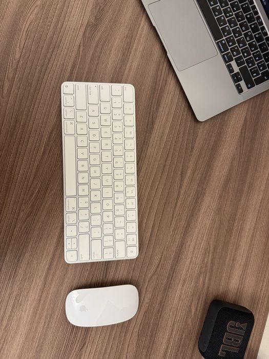 Apple Magic Mouse & Keyboard
