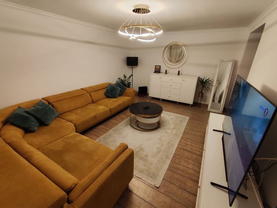 Vând apartament 4 camere