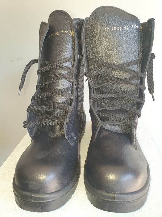 Берцы специальные, зимние.