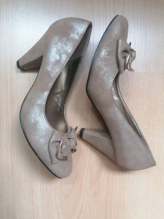 Обувки 39 номер- чисто нови