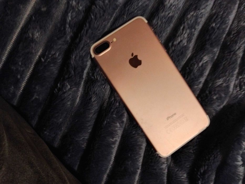 Айфон 7 плюс продавам