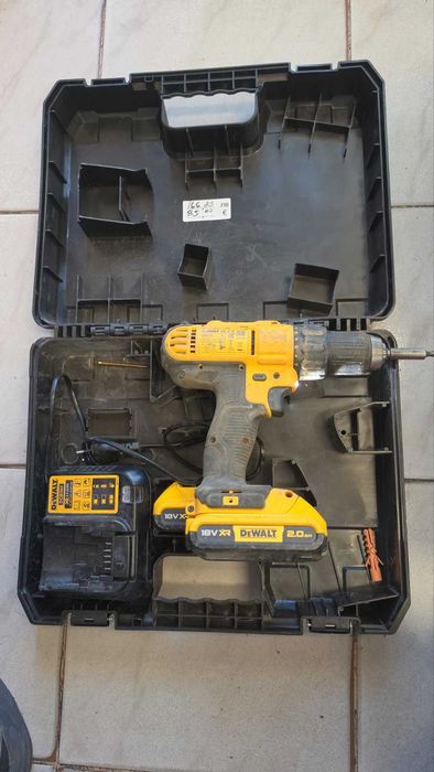 Винтоверт Dewalt DCD771