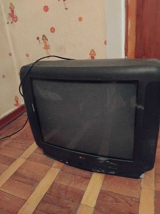 Телевизор старый отдам