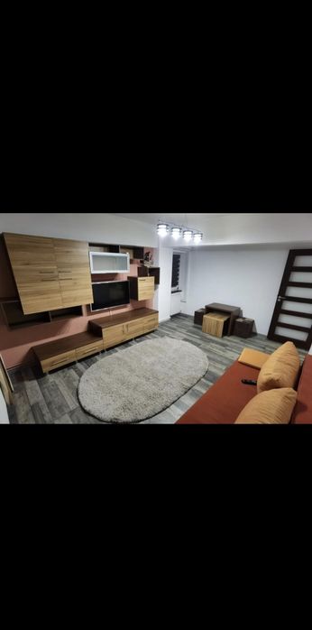Inchiriez apartment 3 camere zona centrala