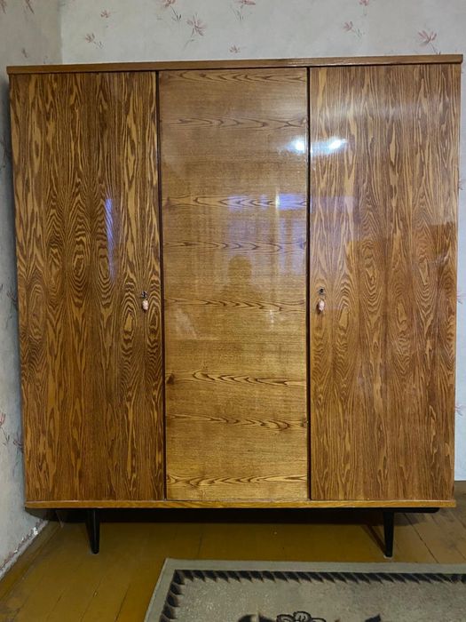 Продам шкаф- шифонер