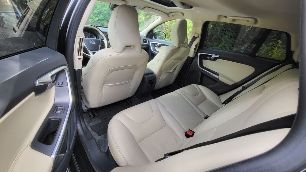 Volvo V60 2.0 Diesel *Cutie Automată *5 Cilindri *2015