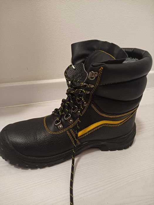 Bocanci de protecție îmblăniți pentru muncă, mărimea 43!