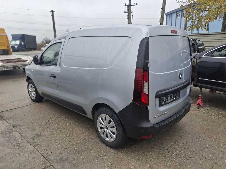 Dezmembrez Renault Express 1.5 Blue dCi an 2023 35.000 km