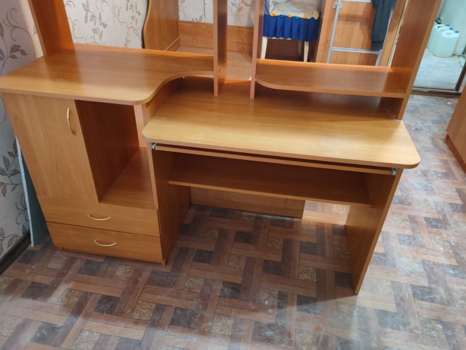 ПРОДАМ Компьютерный стол, Рабочий стол