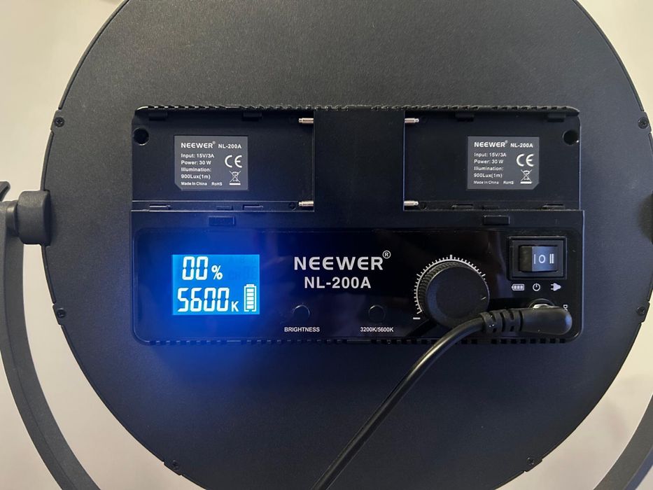 Lampa LED Neewer NL-200A + Stativ Manfrotto 1004BAC