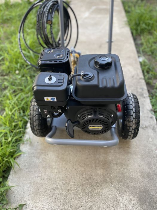 Spălăm fațade si pavele - Curățare profesională!