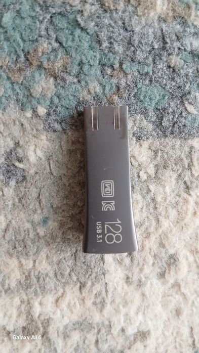 Vând usb Samsung 128 gb
